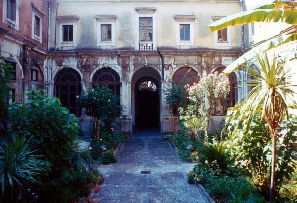 Chiostro della sede dell'Archivio di Stato di Catania (ex Convento di S. Caterina al Rosario)
© Archivio di Stato di Catania