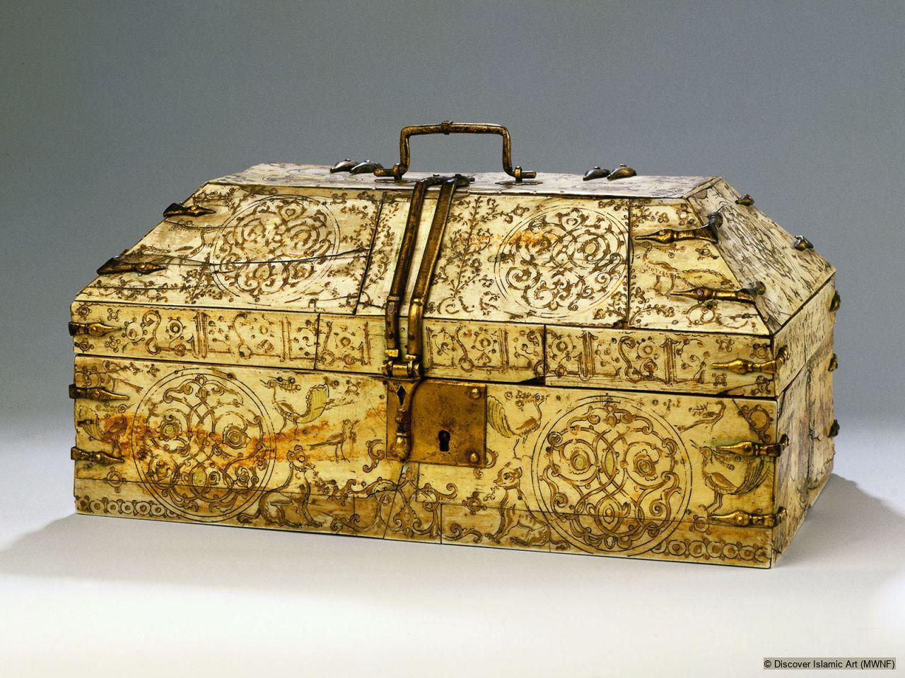 Ivory casket with painted figural decoration - Discover Islamic Art ...